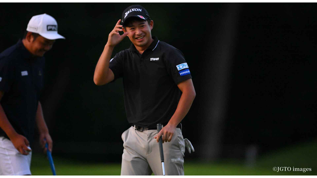 社長の前でバーディ締め。片岡尚之がホストプロ最上位の暫定3位