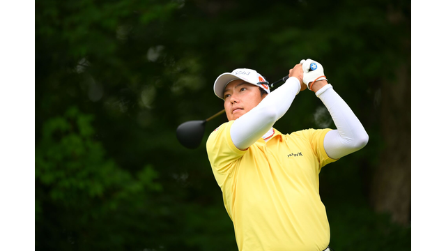 Izumida’s putting switch pays off as he shares lead with Kosaihira