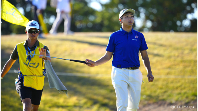 初Vを狙う鈴木晃祐が1差で首位キープ。同期の蟬川泰果と最終組で激突