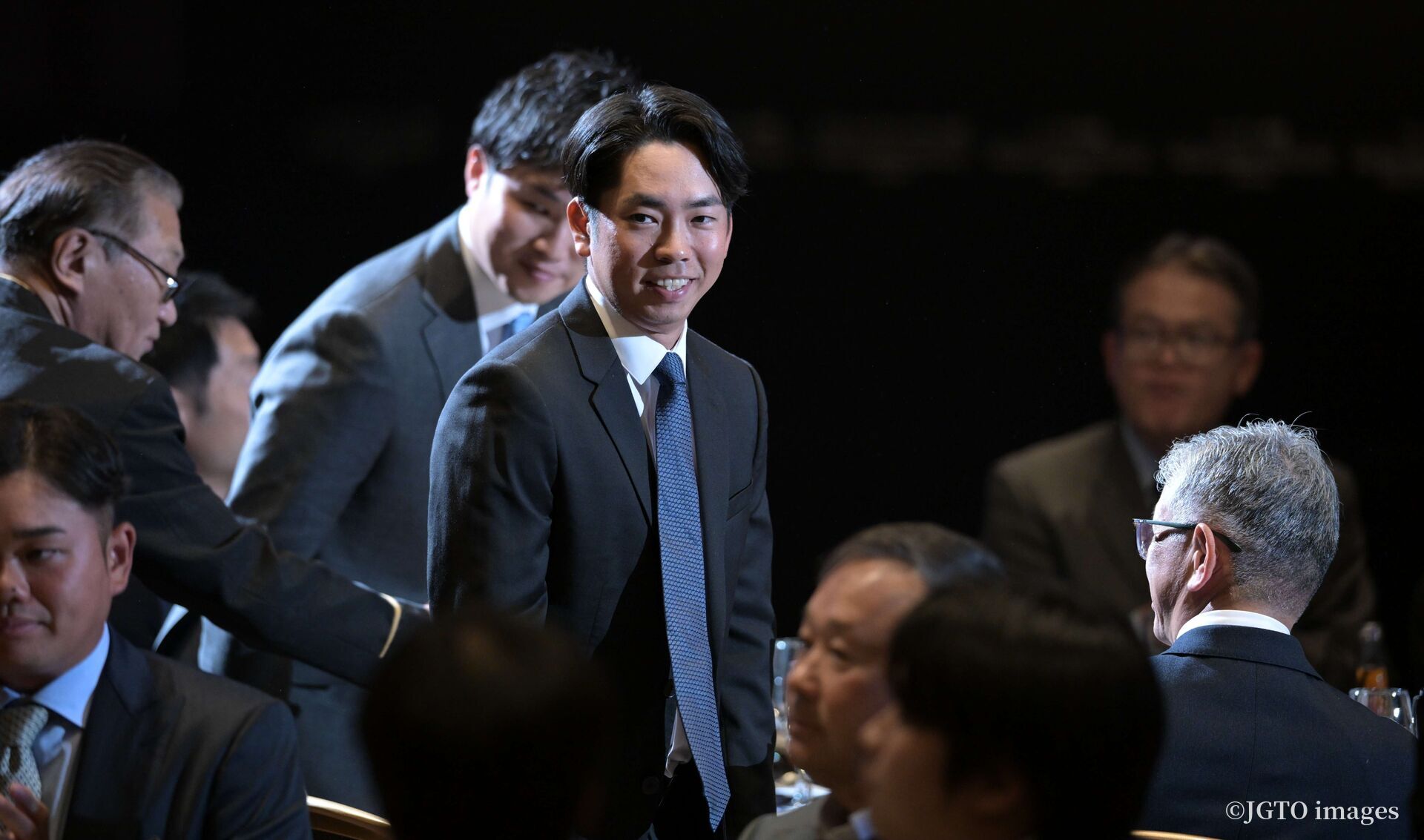 一度決めたら意地でも曲げないオールアラウンダー・生源寺龍憲が無念の帰国⇒受賞式へ