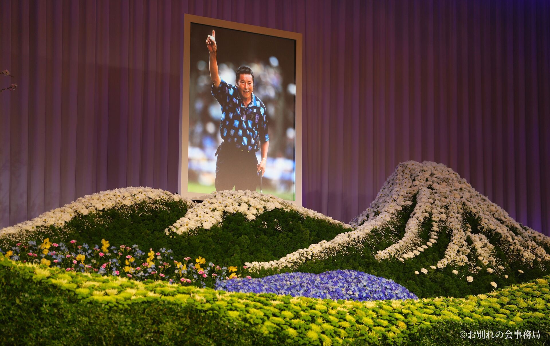 参列者2000人超、完全コピーで涙ぐむ人の姿も「ジャンボ尾崎さんお別れの会」