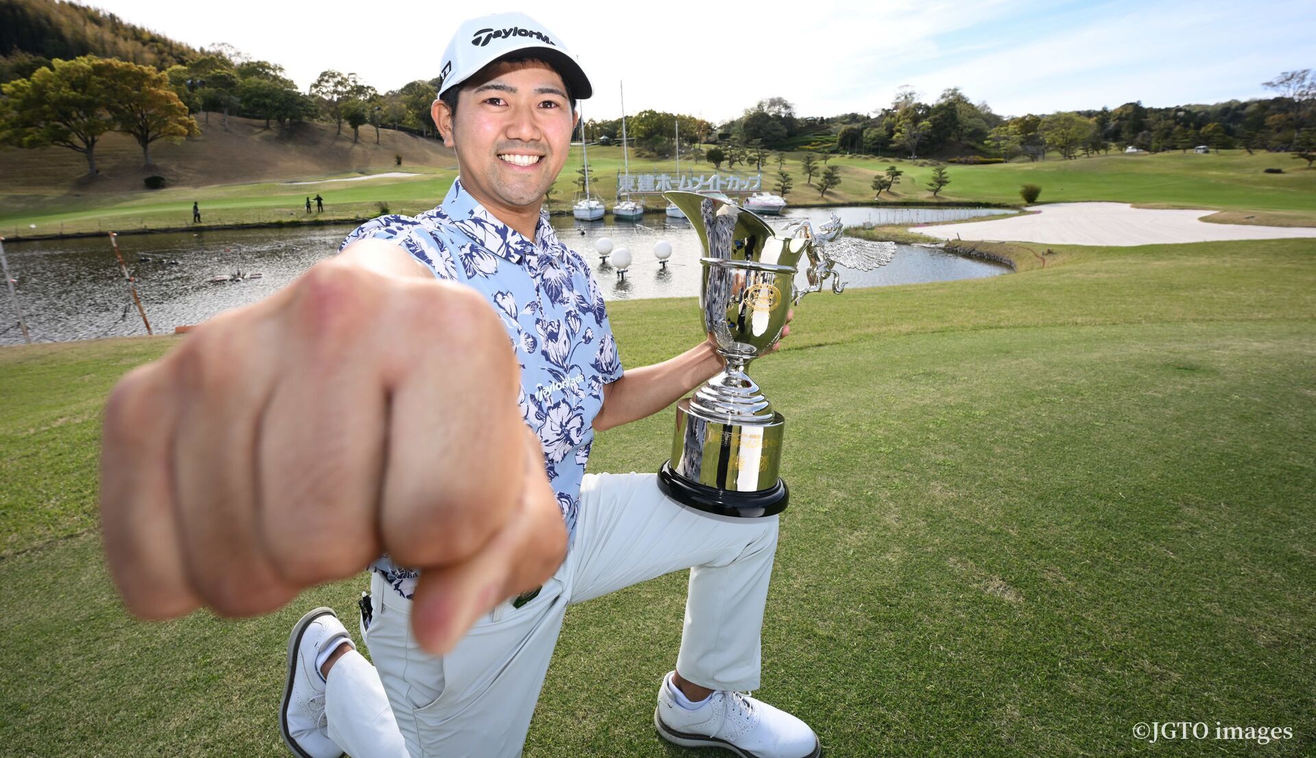 パー決着を悔恨したけど。石坂友宏は7季目のプロ初Vを鈴木さんに捧げる