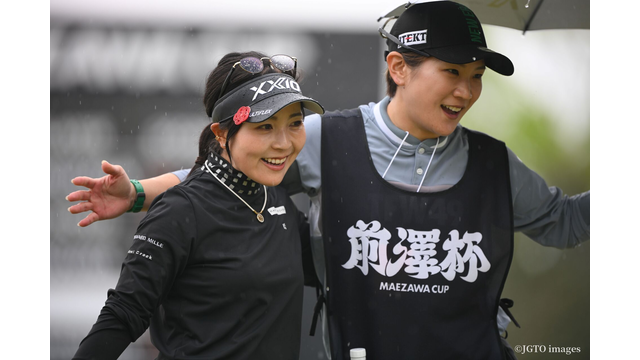 骨折の足で小走り、成田さんと即断即決。青木瀬令奈さんが魅せた史上初のアンダーパープレー