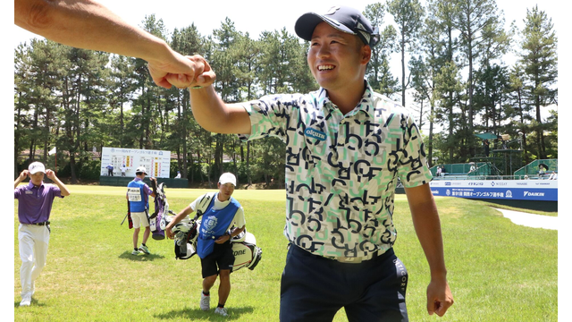 砂川公佑が10バーディ「61」の猛攻「1勝したい」大学“おひざ元”で初V争い