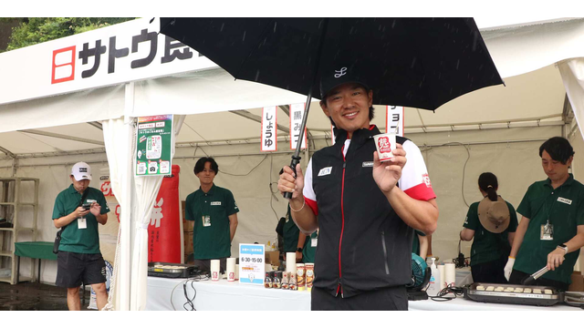 2時間遅れの8時30分よりティオフ🍚お餅の配布もスタートしました