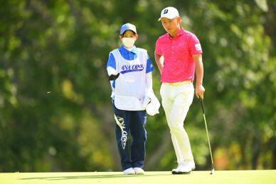 Ryosuke Kinoshita finishes 3T and apologizes to the club house caddy for failing to win
