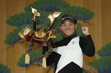 Tomoyo Ikemura scoops away the victory nevertheless of 5 shot deficit with his colorful talents