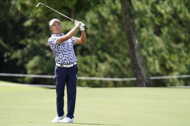 Shugo Imahira at provisional Top tie after 1R aiming to win on his caddy's birthday week