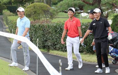 Shota Matsumoto is blessed by getting one on one lesson from Ryo Ishikawa at practice round 